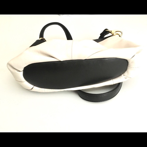 Tignanello Leather Cream and Black Purse - Picture 4 of 10